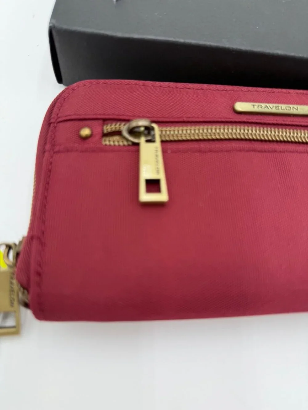 Travelon RFID Blocking Wallet Burgundy With Box Zip around New